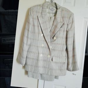 ‼️BOGO‼️ Double-breasted Skirt Suit Size 12/14?